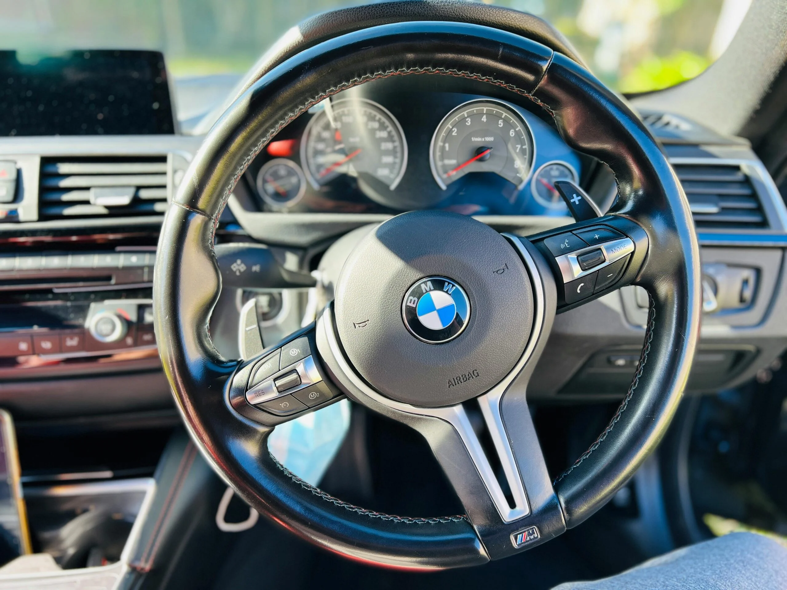 vanos bmw. Image of a bmw steering wheel.